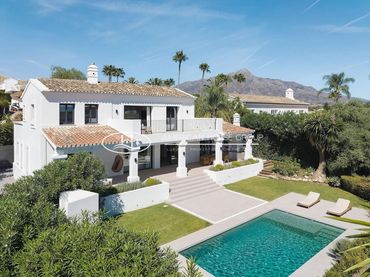 Casa amb piscina en venda a Nueva Andalucía