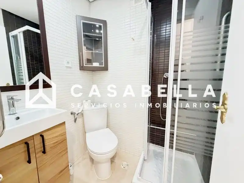 Badezimmer von Wohnung zur Miete in Valencia mit Klimaanlage, Heizung und Terrasse