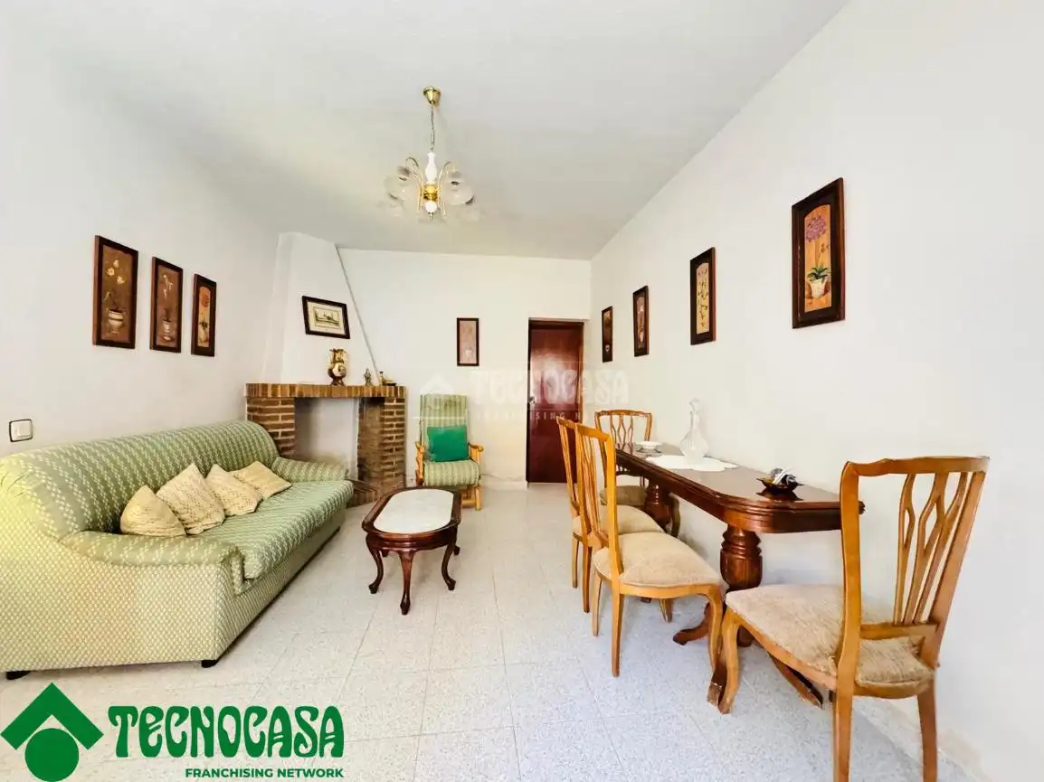 Sala d'estar de Casa adosada en venda en Los Navalmorales