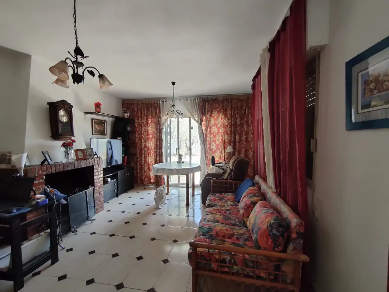 Sala d'estar de Casa o xalet en venda en Benidorm amb Moblat