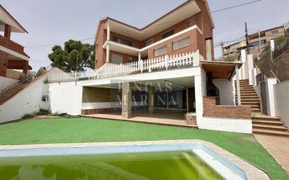 Vista exterior de Casa o xalet en venda en Viladecans amb Terrassa i Piscina