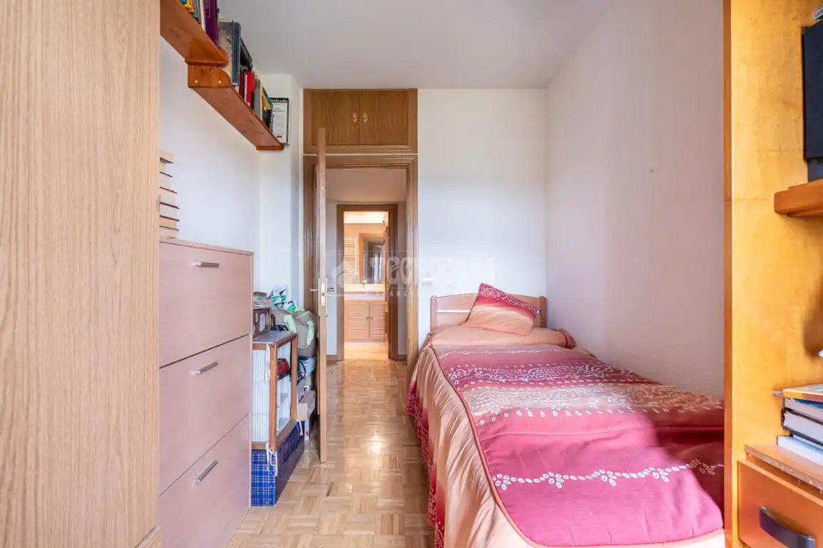 Habitación de Piso en venta en Madrid con Trastero