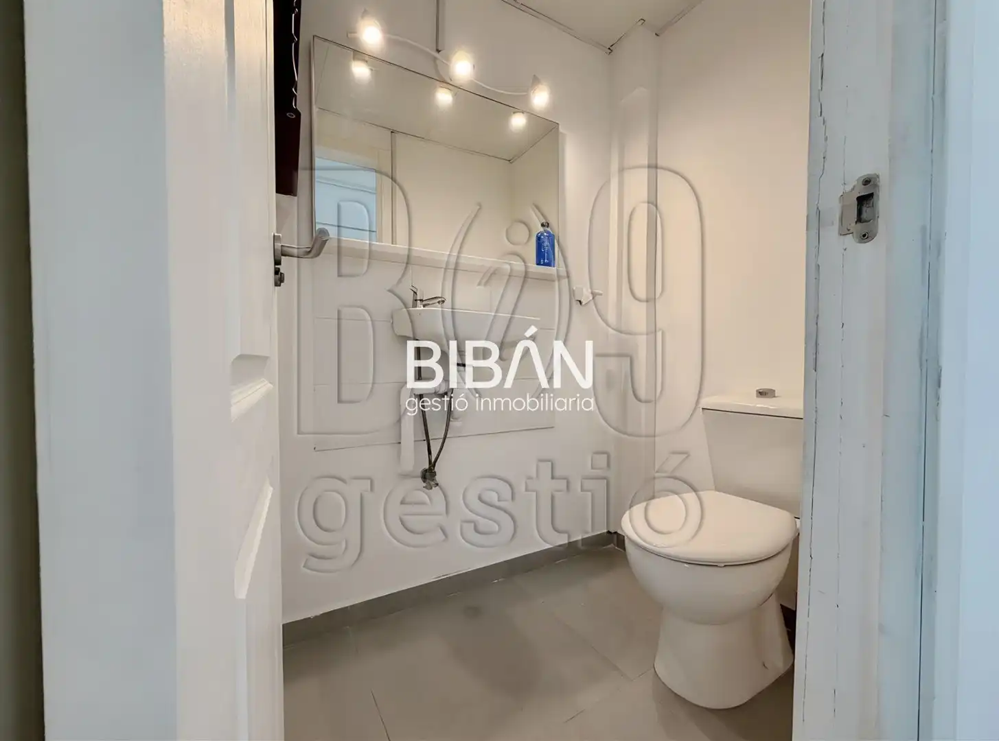 Baño de Local en venta en Tarragona con Aire acondicionado
