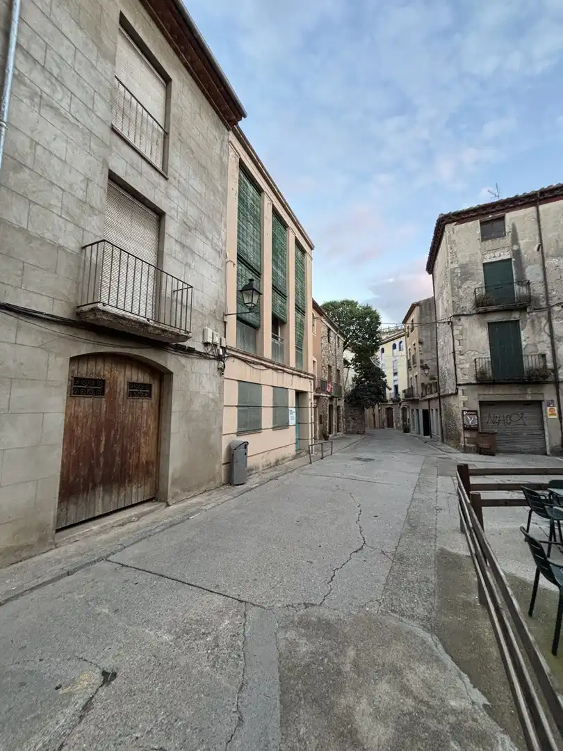 Edifici en venda a Besalú