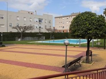 Rez-de-chaussée avec piscine à vendre à Calle Antonio Chacón Ferral 2