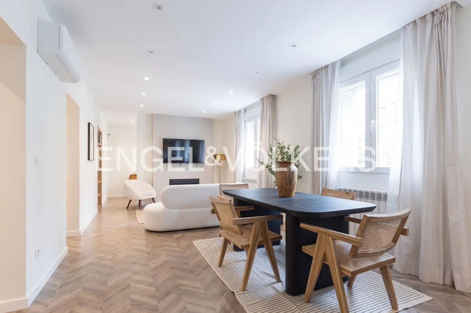 Living room of Flat for sale in Madrid  with Air Conditioner, Heating and Parquet flooring