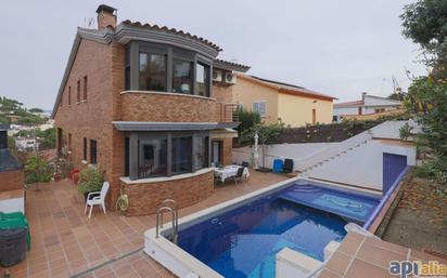 Piscina de Casa o xalet en venda en Premià de Dalt amb Terrassa, Piscina i Balcó