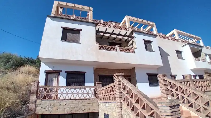 Vista exterior de Local en venta en Carataunas