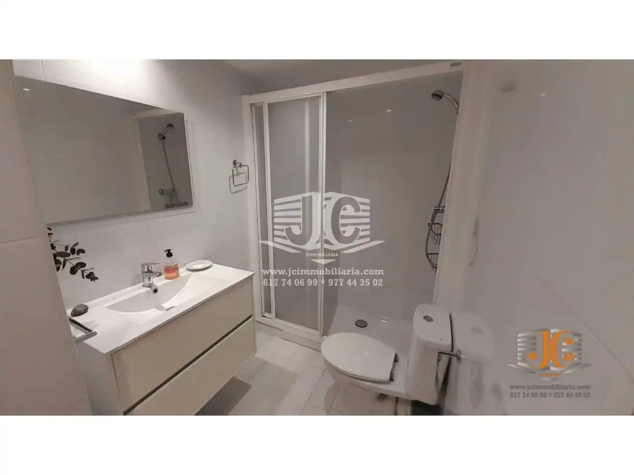 Baño de Piso de alquiler en Tortosa con Aire acondicionado, Parquet y Amueblado