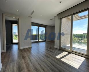 Living room of Attic for sale in  Madrid Capital  with Storage room, Swimming Pool and Community pool