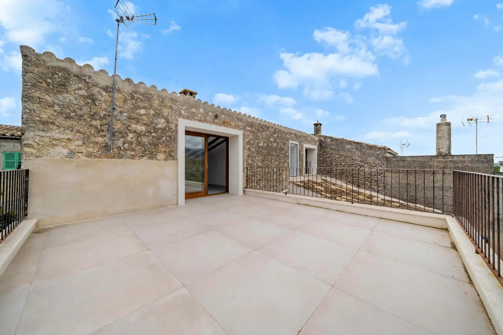 Vista exterior de Casa adosada en venta en Campanet con Calefacción, Jardín privado y Terraza