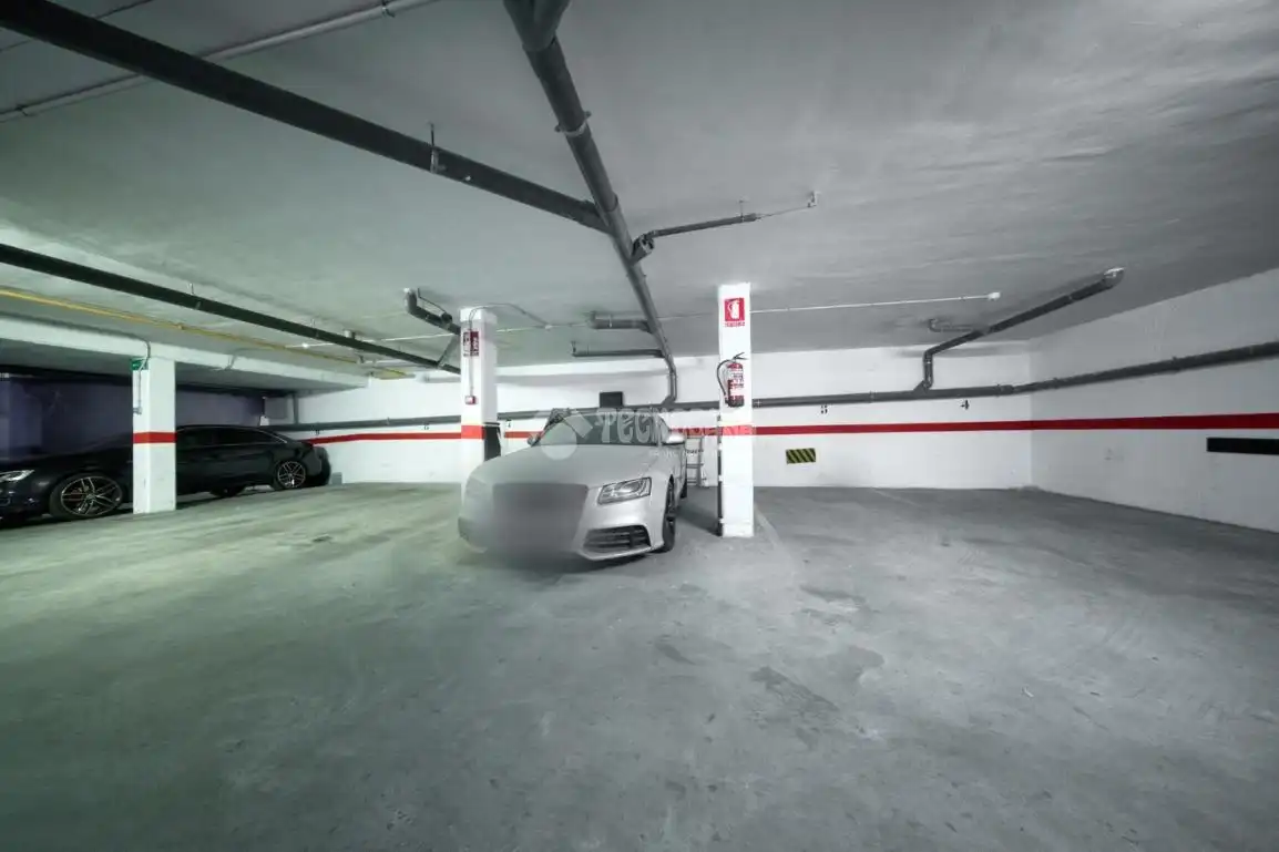 Parking de Piso en venta en Valladolid con Calefacción y Terraza