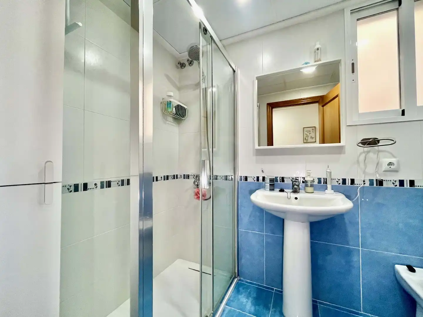 Badezimmer von Wohnung zum Verkauf in Torreblanca mit Klimaanlage, Heizung und Schwimmbad
