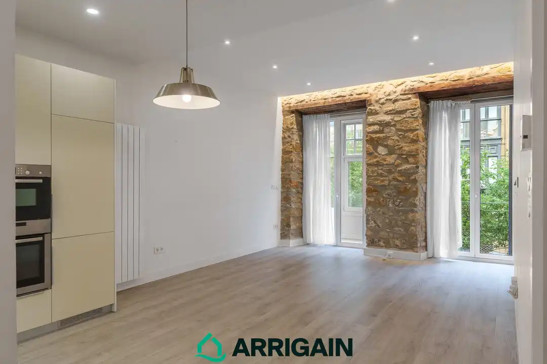 Habitación de Piso en venta en Donostia - San Sebastián  con Calefacción, Terraza y Trastero