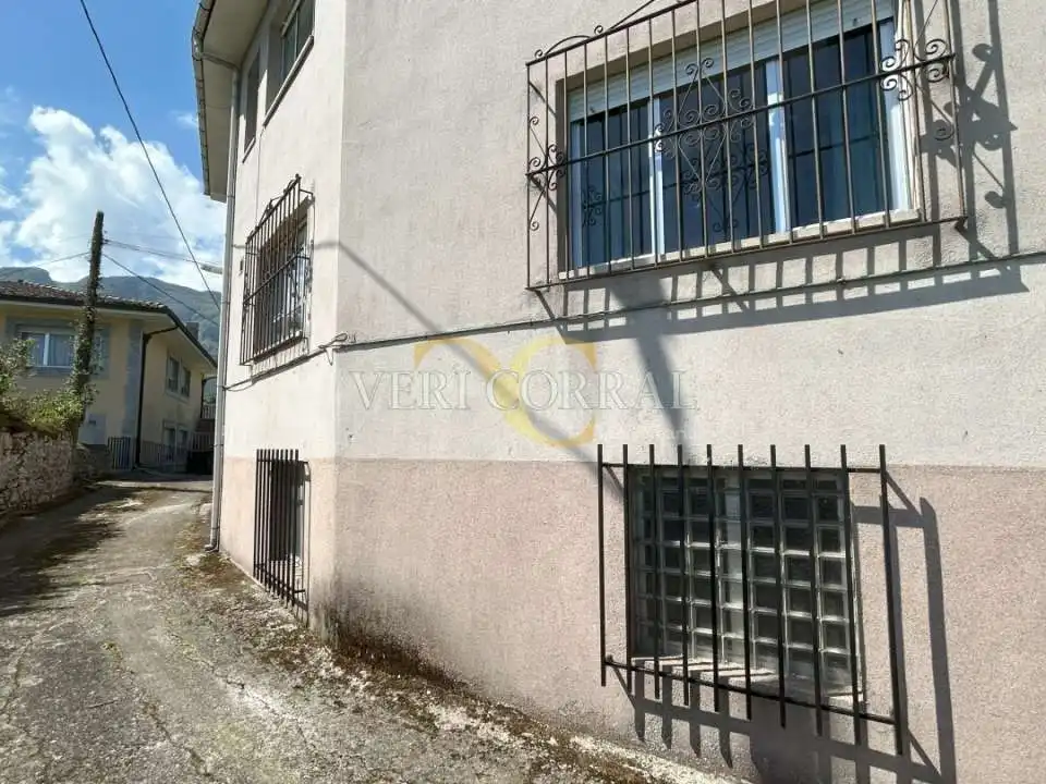 Vista exterior de Casa o xalet en venda en Llanes amb Calefacció, Jardí privat i Traster
