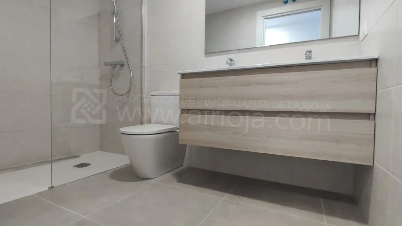 Bathroom of Flat for sale in  Logroño  with Air Conditioner, Heating and Private garden