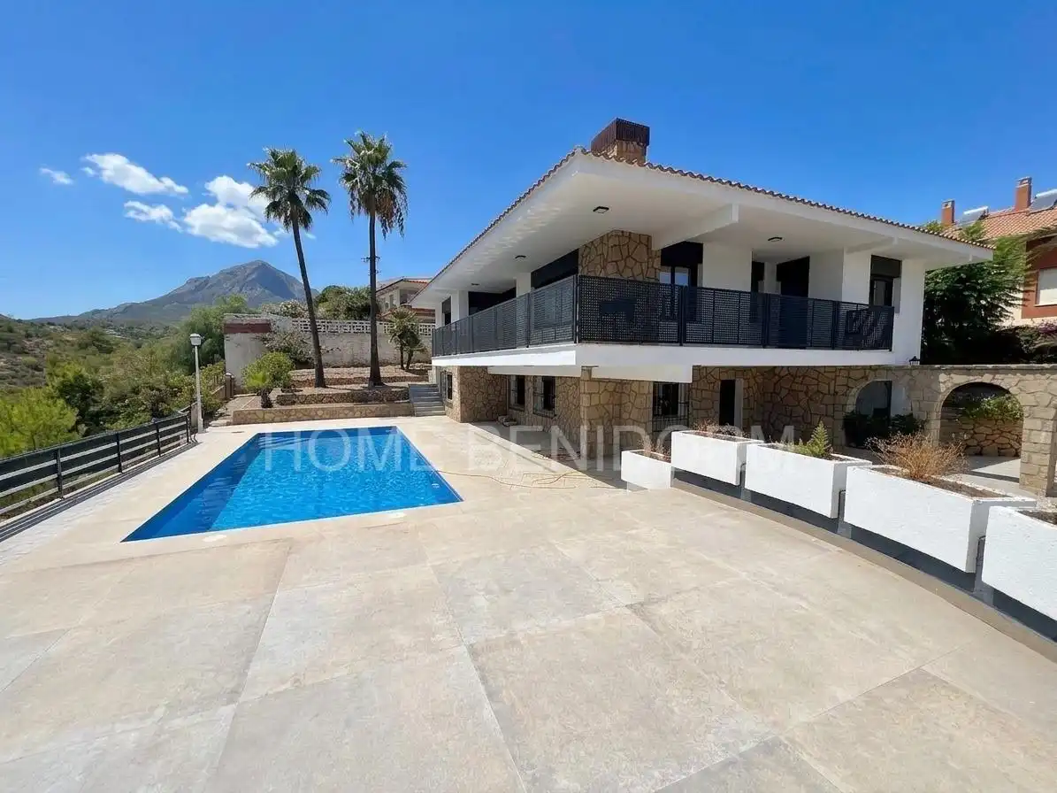 Villa avec piscine à vendre à Montebello - Nou Espai