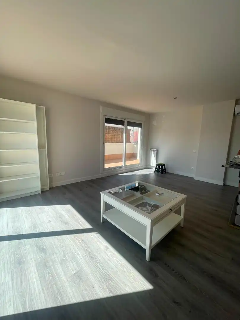 Sala de estar de Ático de alquiler en Alcalá de Henares con Aire acondicionado, Calefacción y Jardín privado