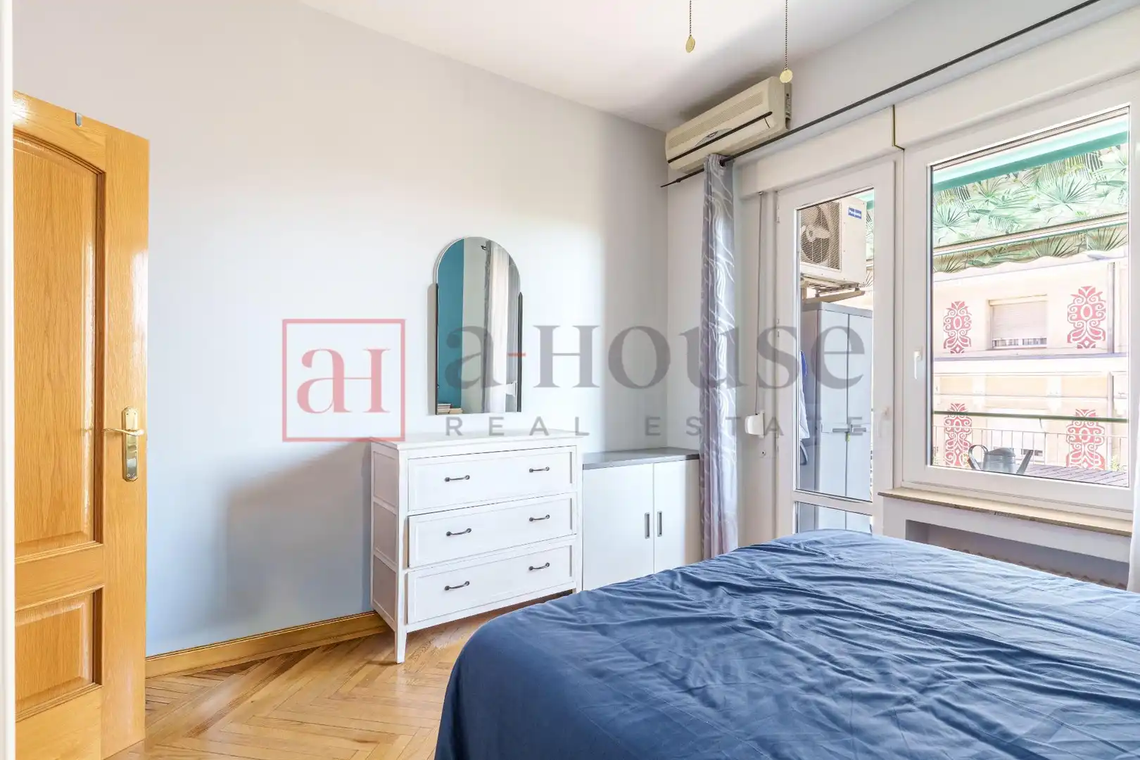 Bedroom of Flat for sale in Madrid  with Air Conditioner, Heating and Parquet flooring