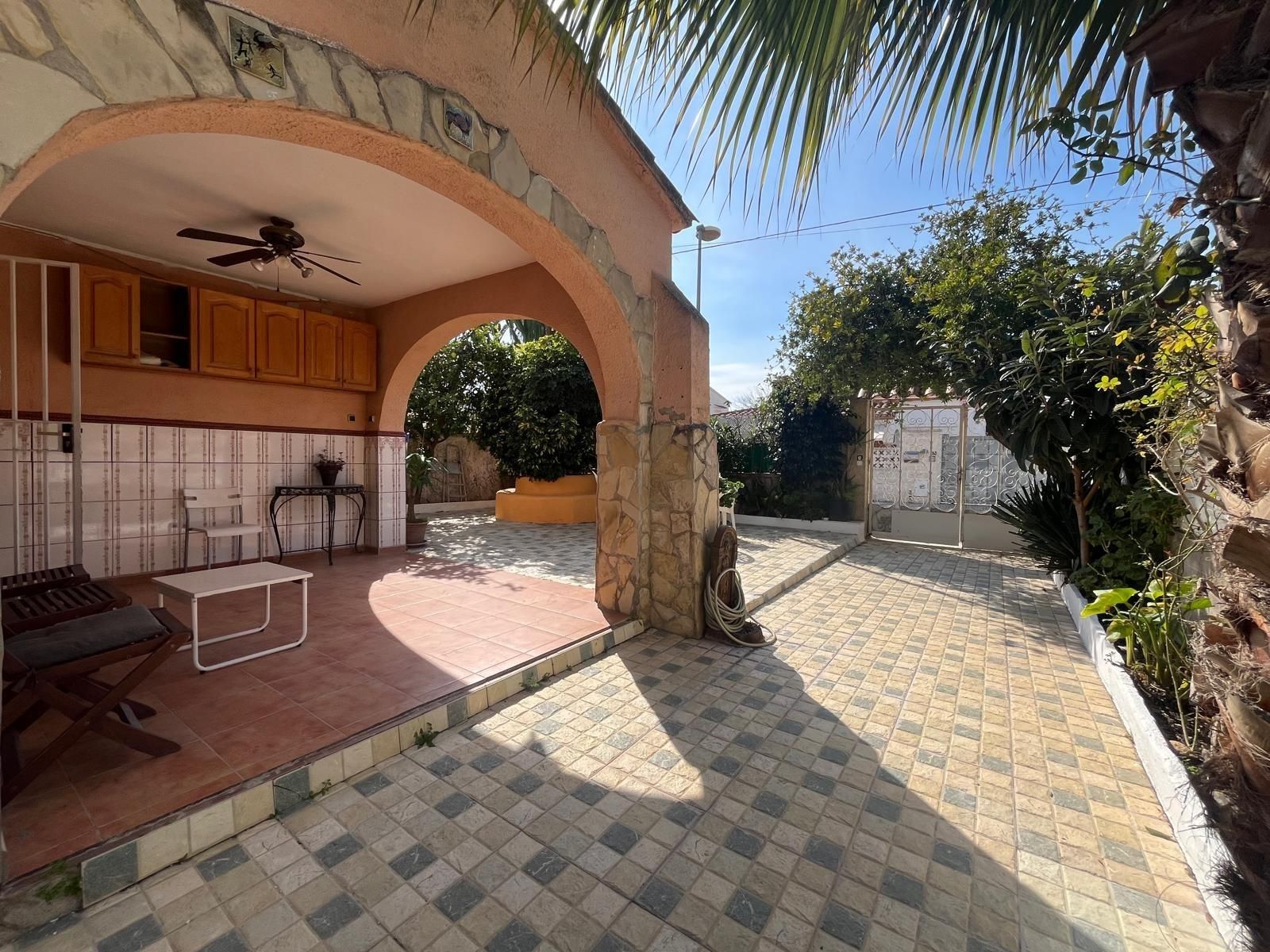 Vista exterior de Casa o xalet en venda en Cambrils amb Calefacció, Jardí privat i Terrassa