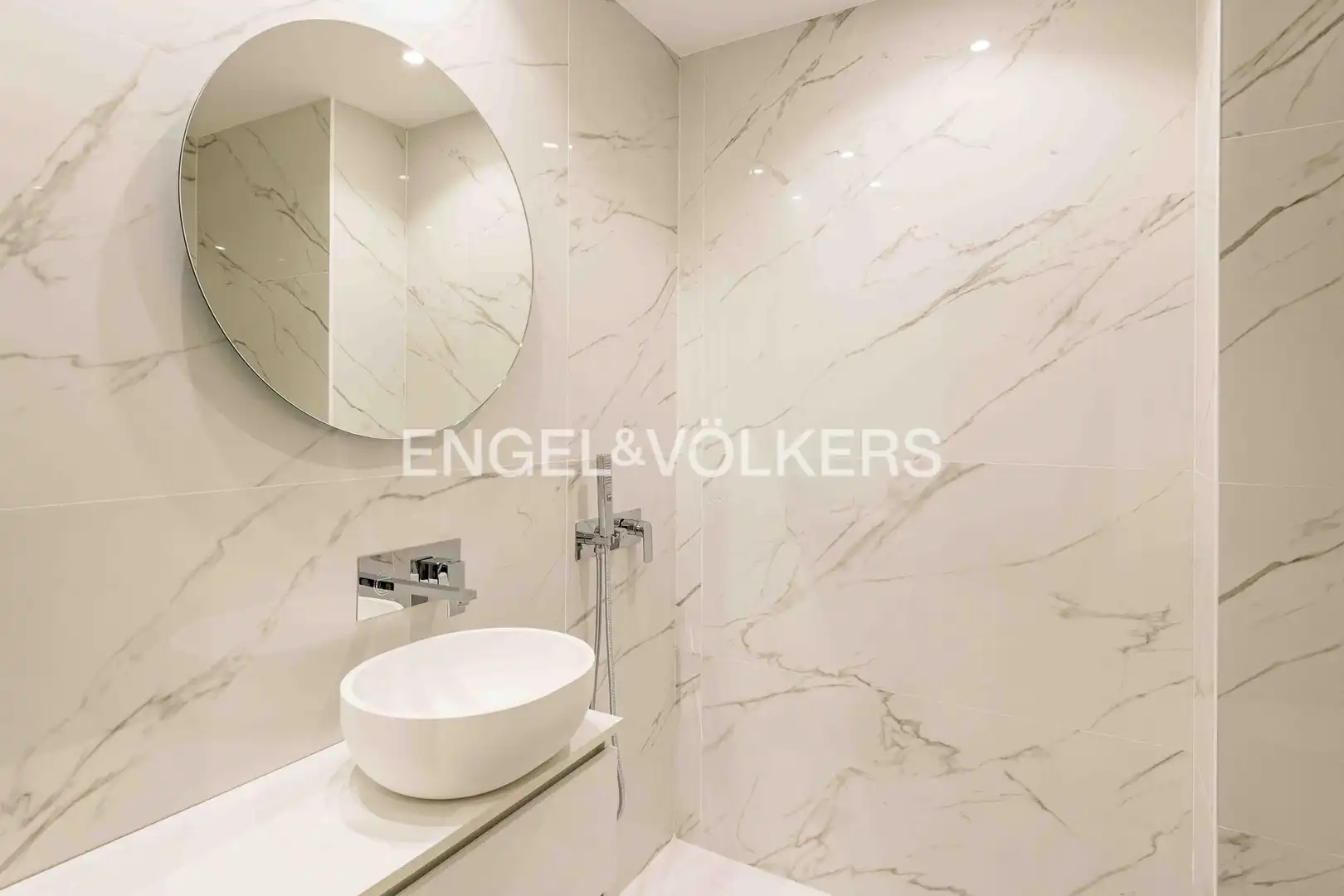 Bathroom of Ground floor for sale in Barcelona  with Air Conditioner and Heating