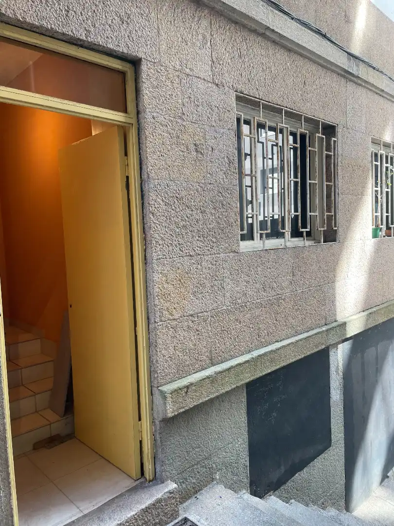 Vista exterior de Piso en venta en Vigo  con Amueblado