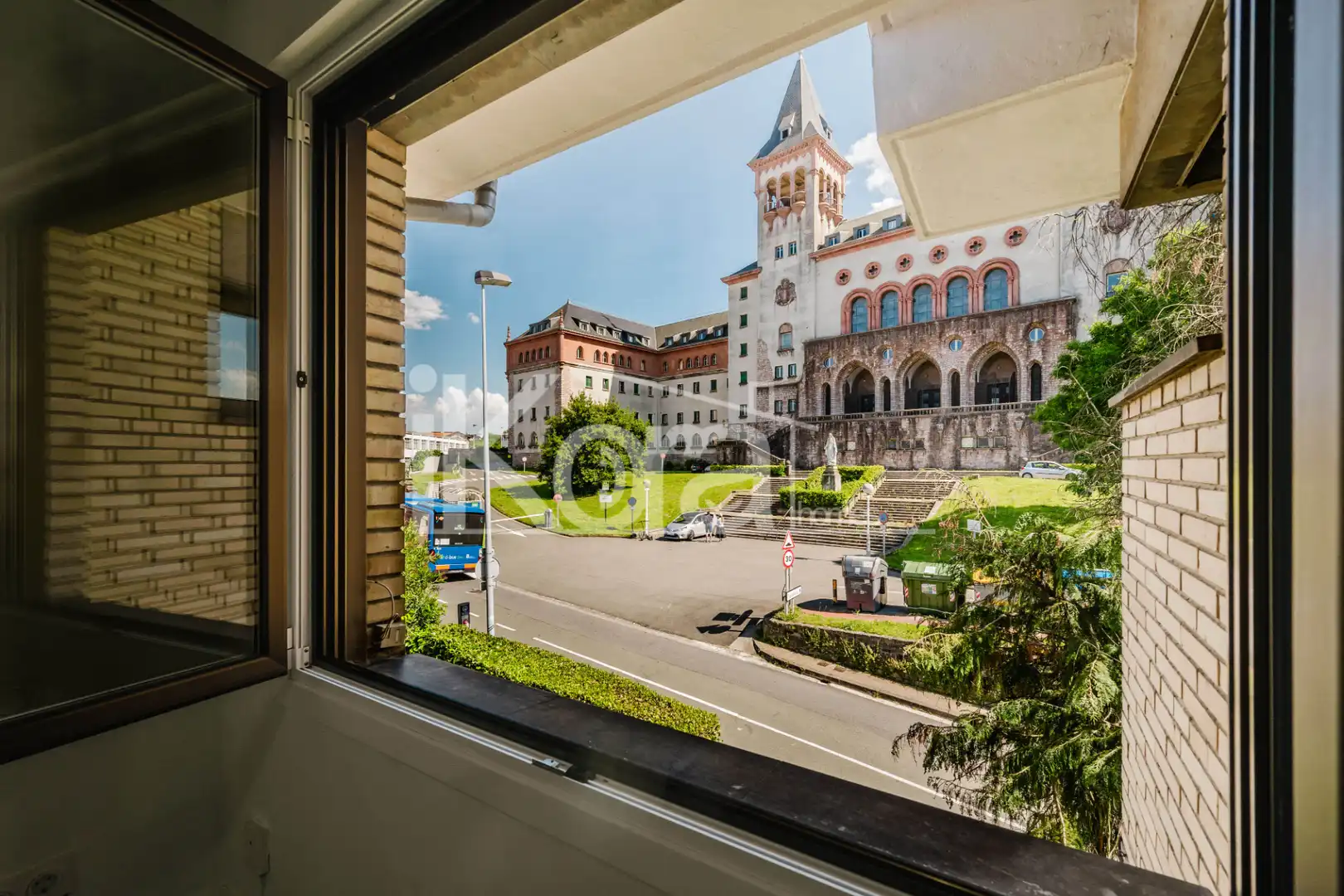 Vista exterior de Dúplex en venda en Donostia - San Sebastián  amb Forn, Rentadora i Microones