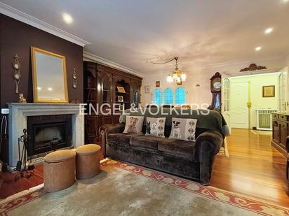 Living room of Apartment for sale in Pontevedra Capital   with Air Conditioner, Heating and Parquet flooring