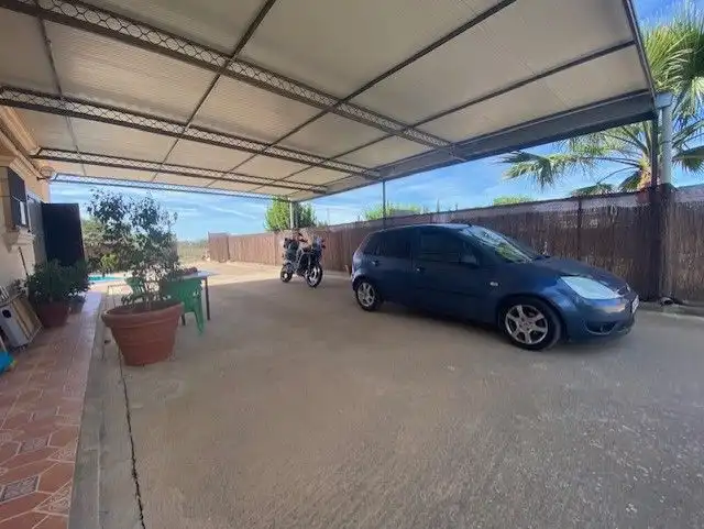 Parking de Finca rústica de alquiler en Cantillana con Jardín privado, Terraza y Piscina