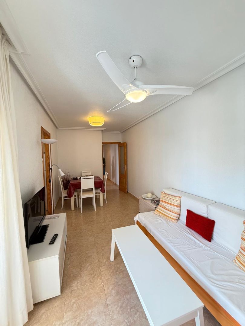 Sala de estar de Apartamento en venta en Torrevieja con Terraza, Amueblado y Horno