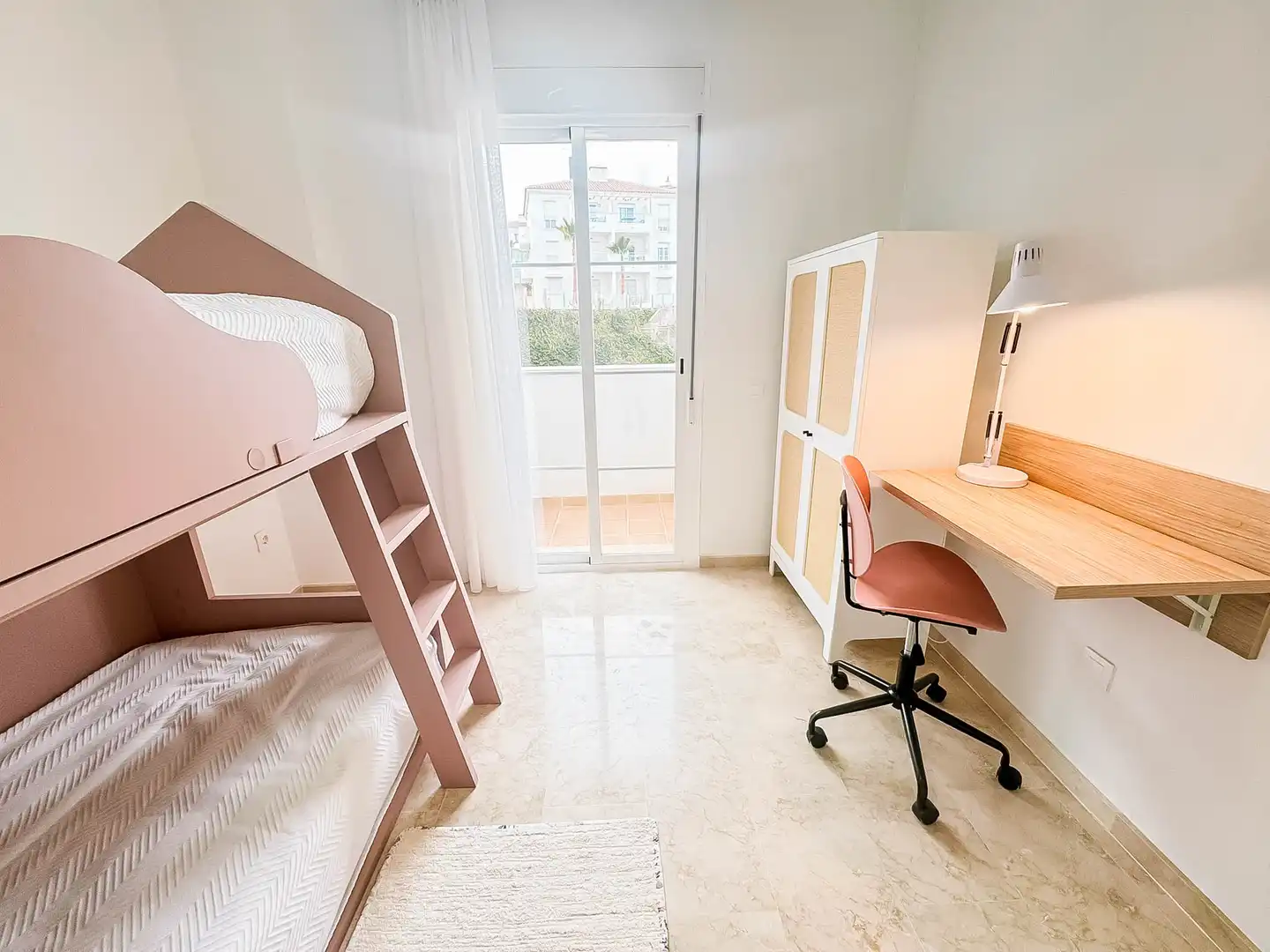 Habitación de Apartamento en venta en Manilva con Aire acondicionado, Calefacción y Terraza