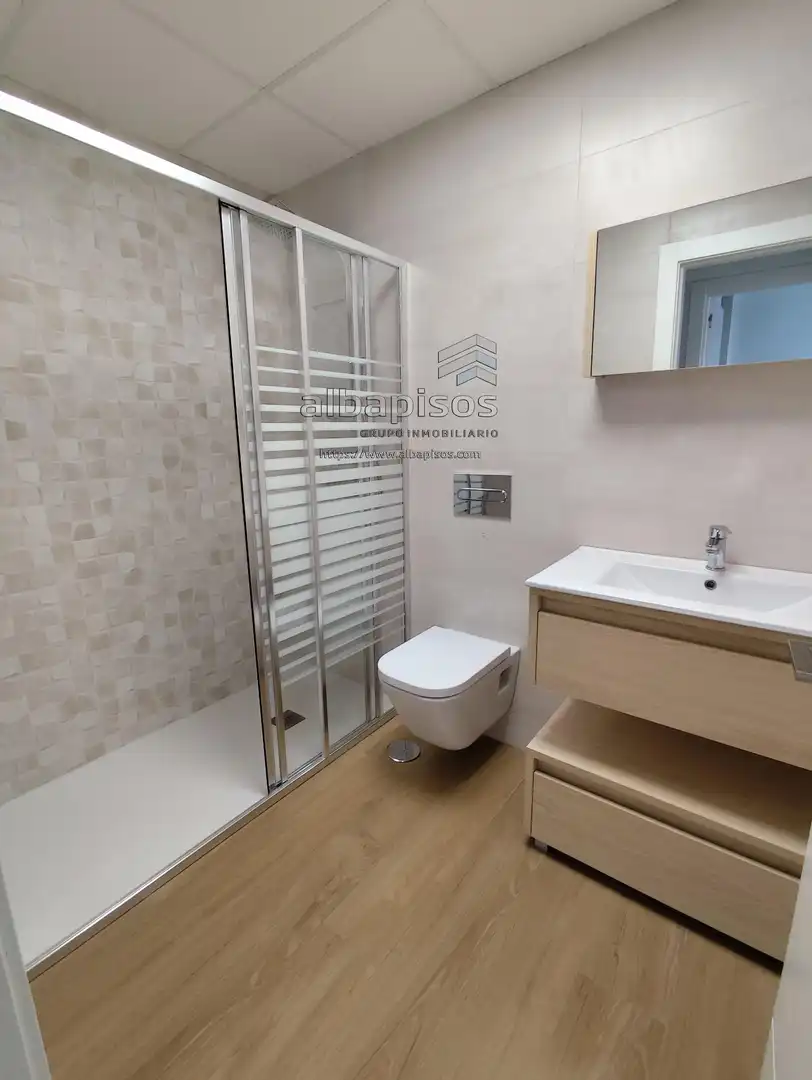 Badezimmer von Wohnung zur Miete in Albacete mit Heizung, Terrasse und Abstellraum