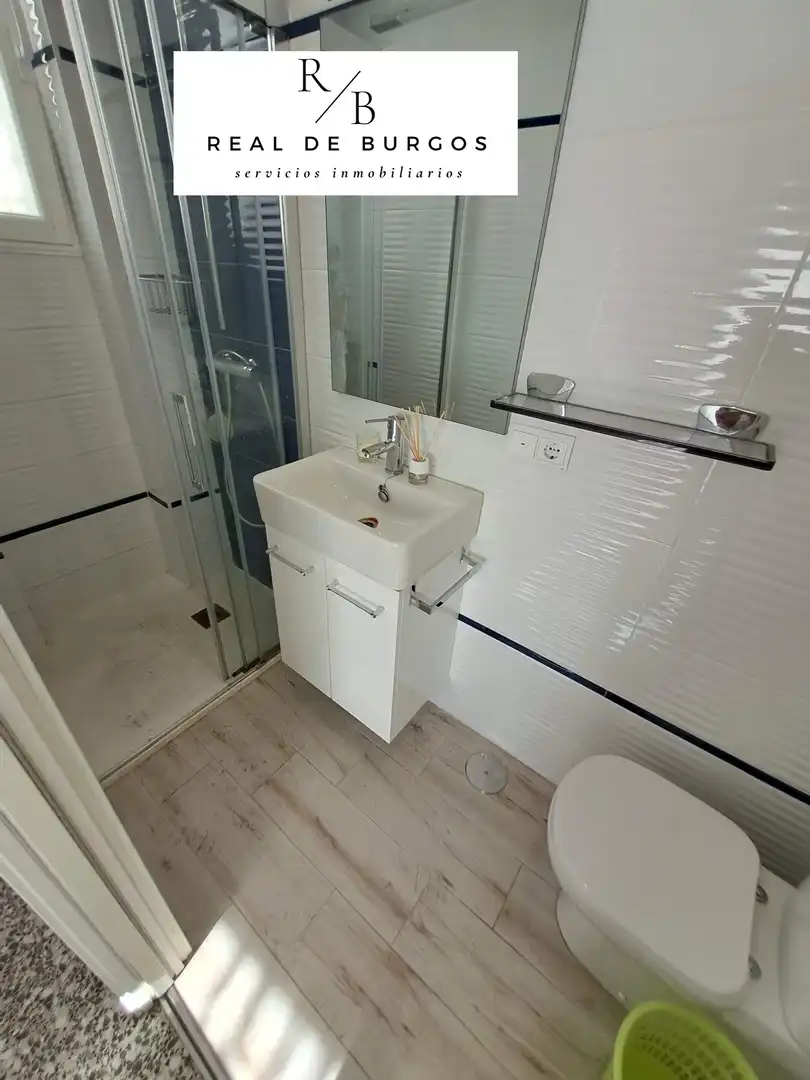 Baño de Piso de alquiler en Valladolid con Calefacción, Terraza y Amueblado