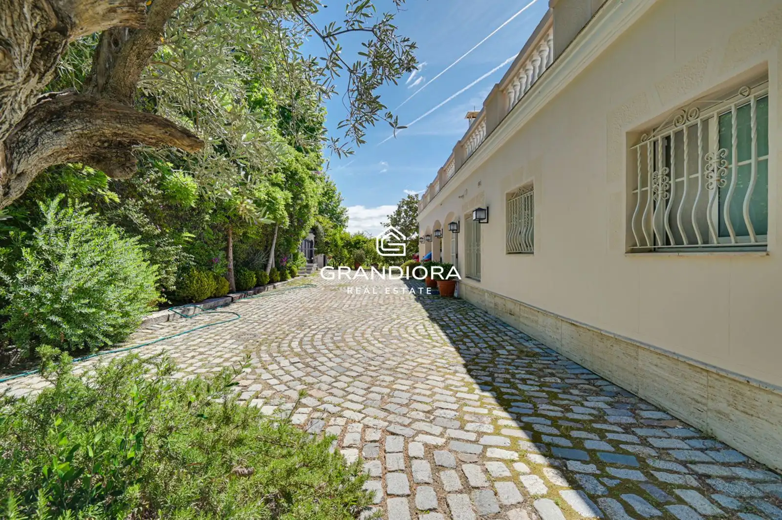 Exterior view of Houses for sale in El Masnou  with Air Conditioner, Terrace and Swimming Pool