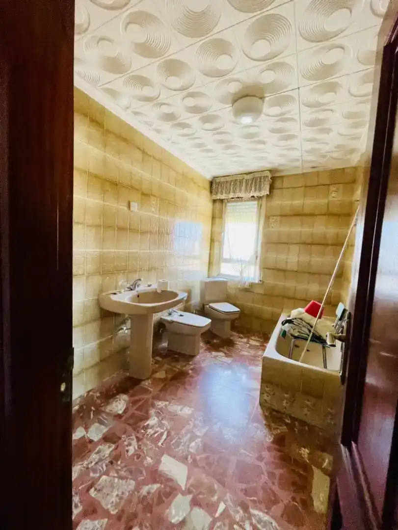 Bany de Casa adosada en venda en La Bañeza  amb Traster