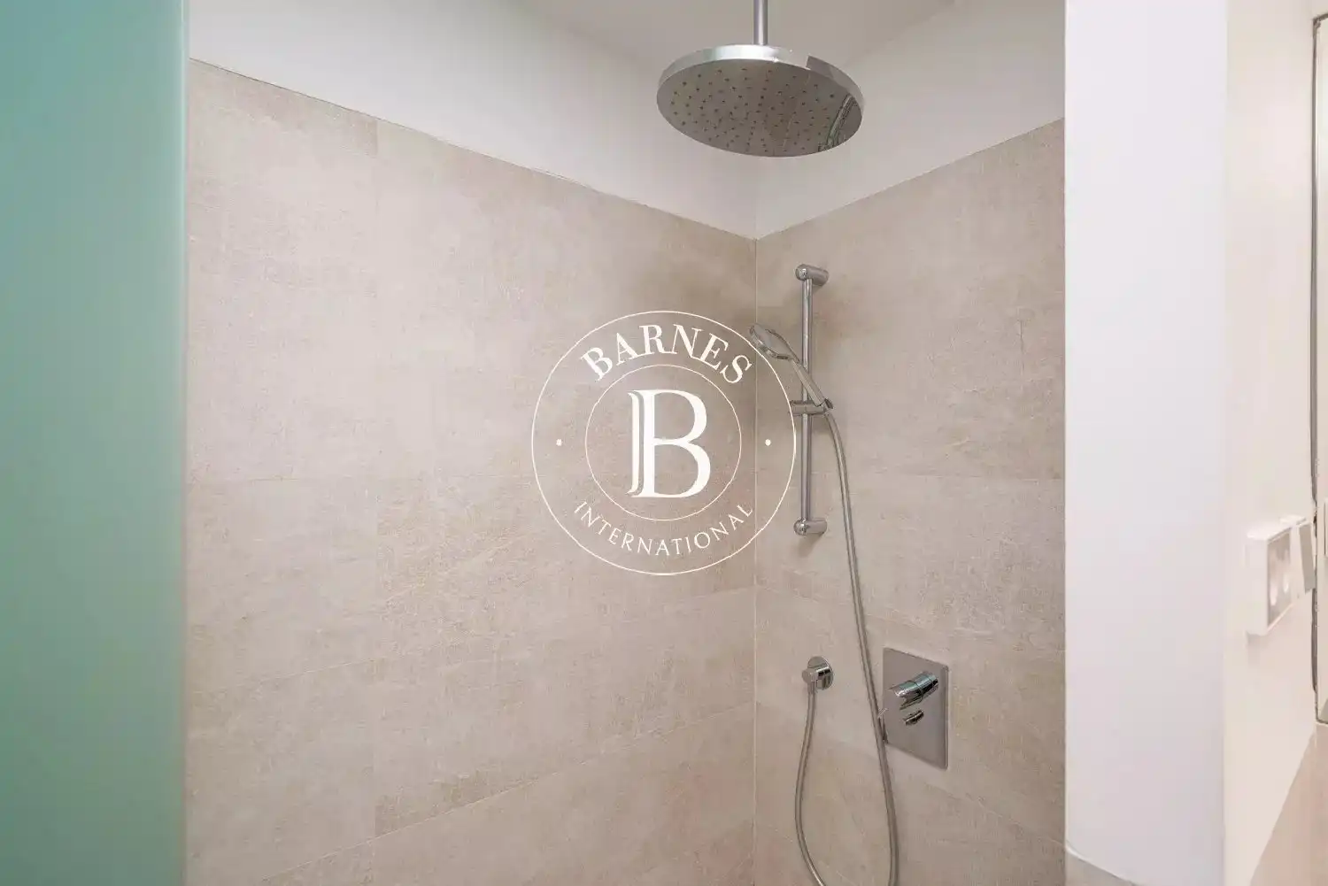 Bathroom of Flat for rent in Madrid  with Air Conditioner, Heating and Storage room