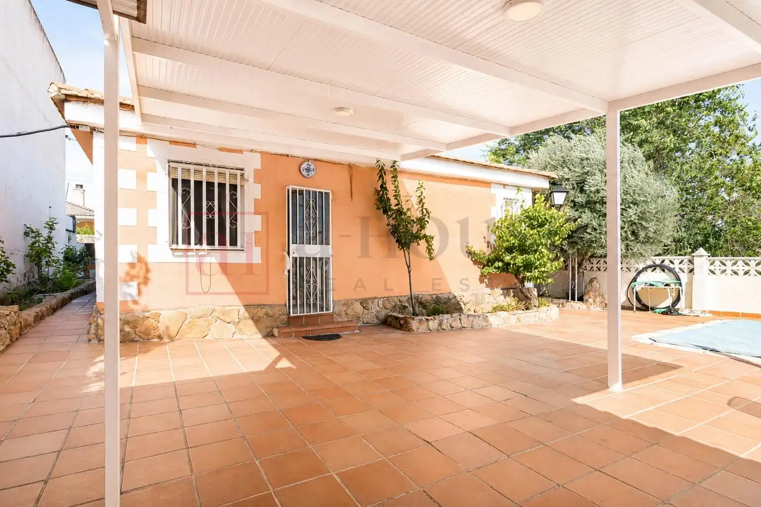 Exterior view of Houses for sale in Móstoles  with Air Conditioner, Heating and Private garden
