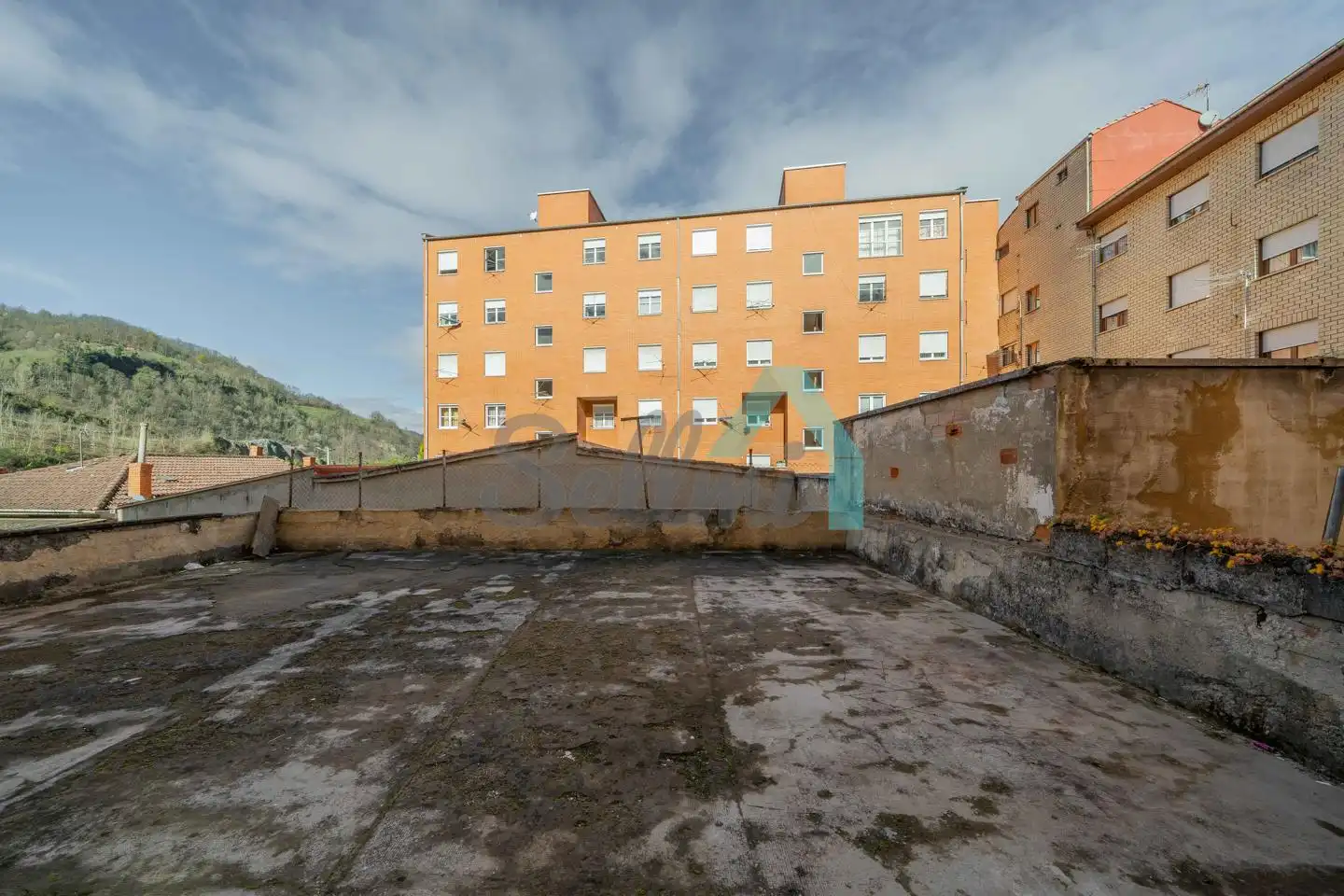 Außenansicht von Wohnung zum Verkauf in Aller mit Terrasse