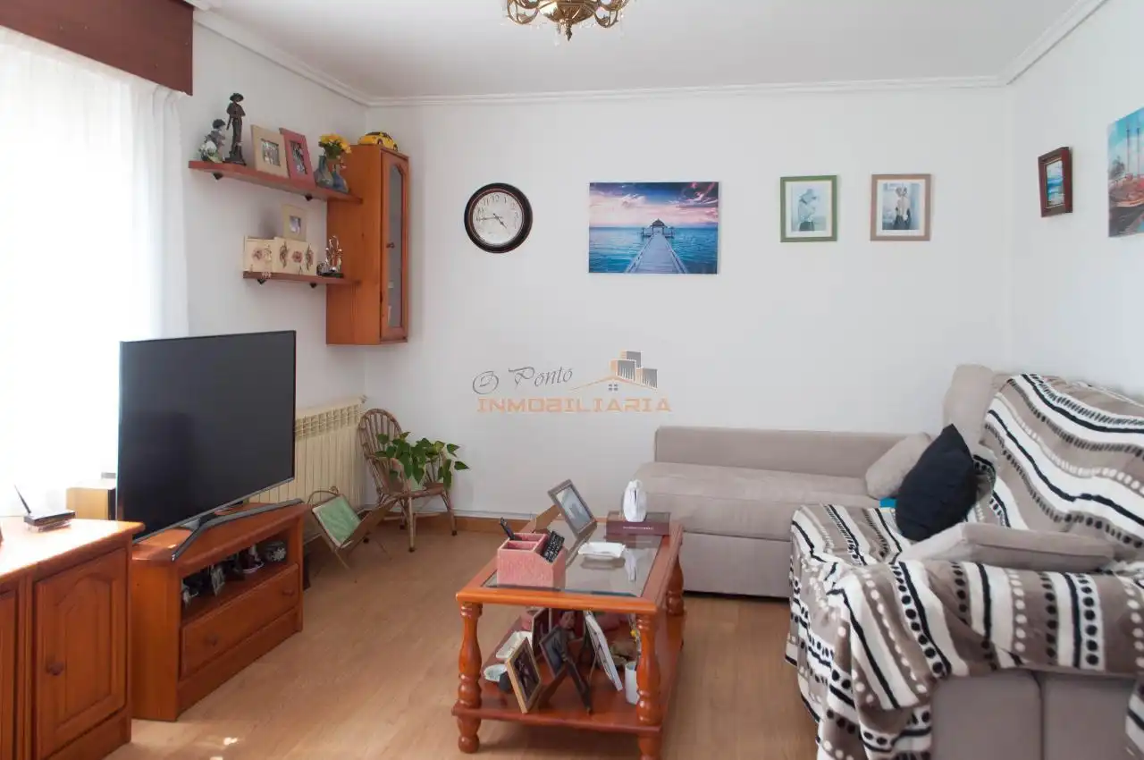 Sala de estar de Casa o chalet en venta en Narón con Calefacción y Jardín privado