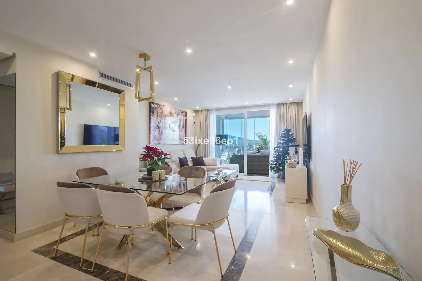 Sala d'estar de Apartament en venda en Benahavís amb Traster, Moblat i Piscina comunitària