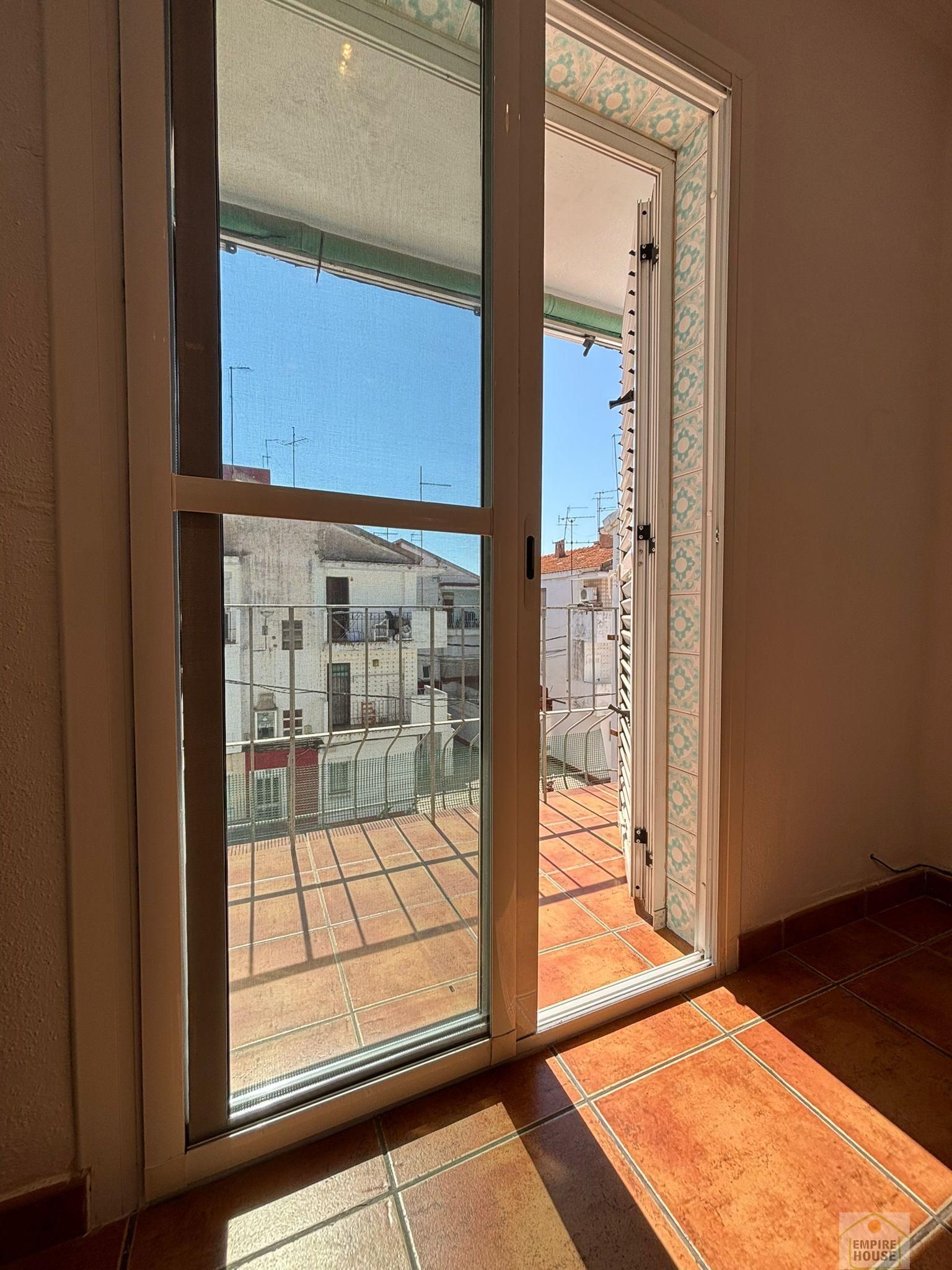 Exterior view of Flat to rent in Silla  with Air Conditioner, Furnished and Balcony