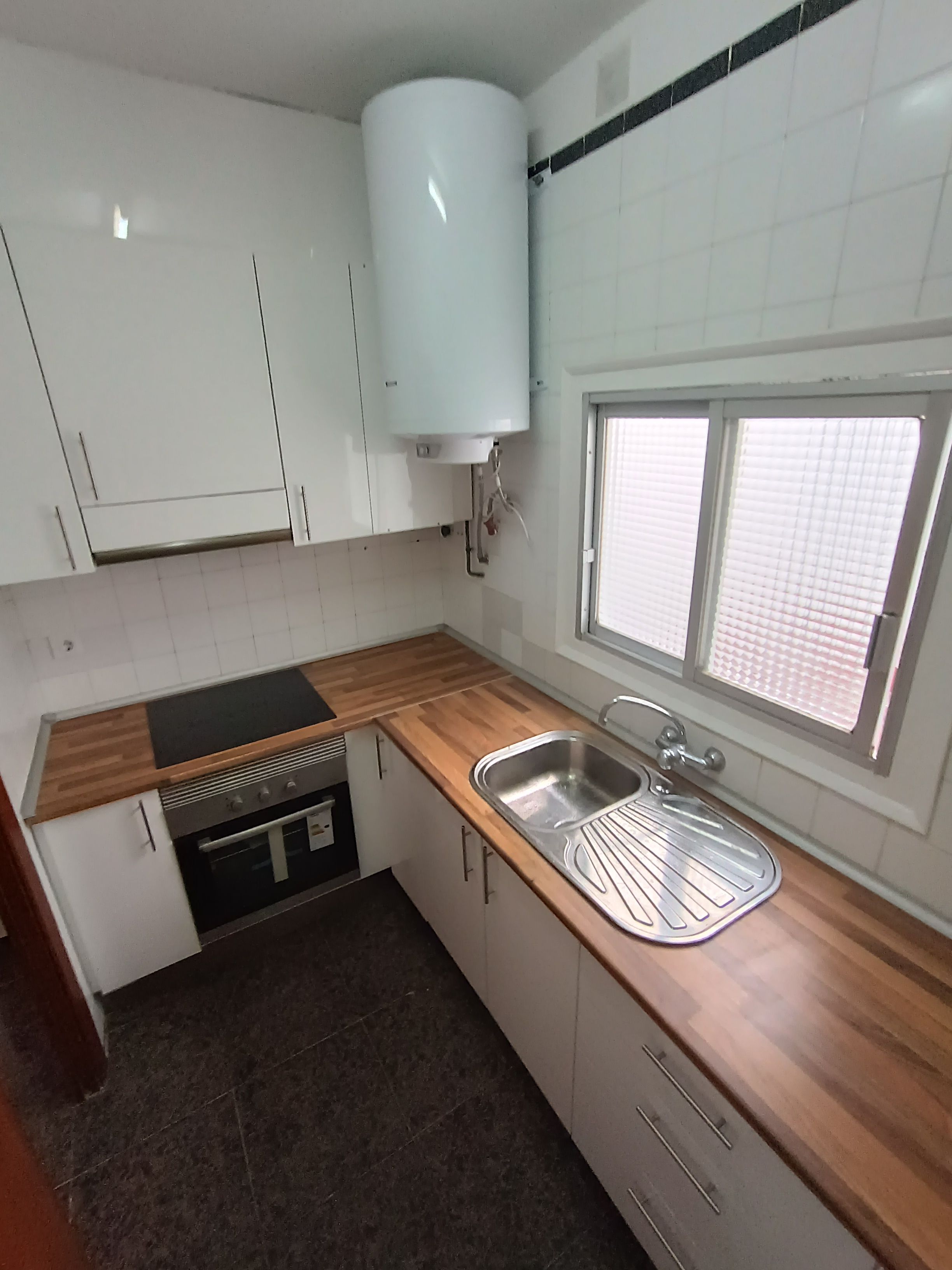 Cocina de Piso de alquiler en Sant Boi de Llobregat con Calefacción, Horno y Microondas