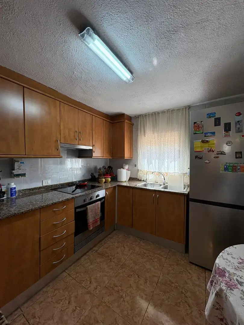 Cocina de Casa o chalet en venta en Castellón de la Plana / Castelló de la Plana con Jardín privado y Piscina comunitaria