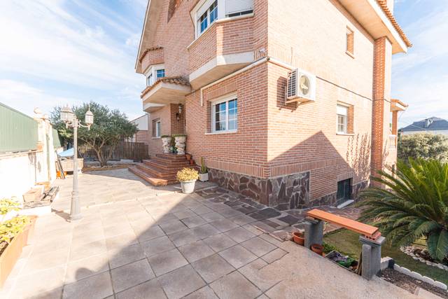 Casa-chalet en Venta en Calle Fuente Montes en Sevilla la Nueva