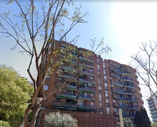 Vista exterior de Local en venda en Esplugues de Llobregat