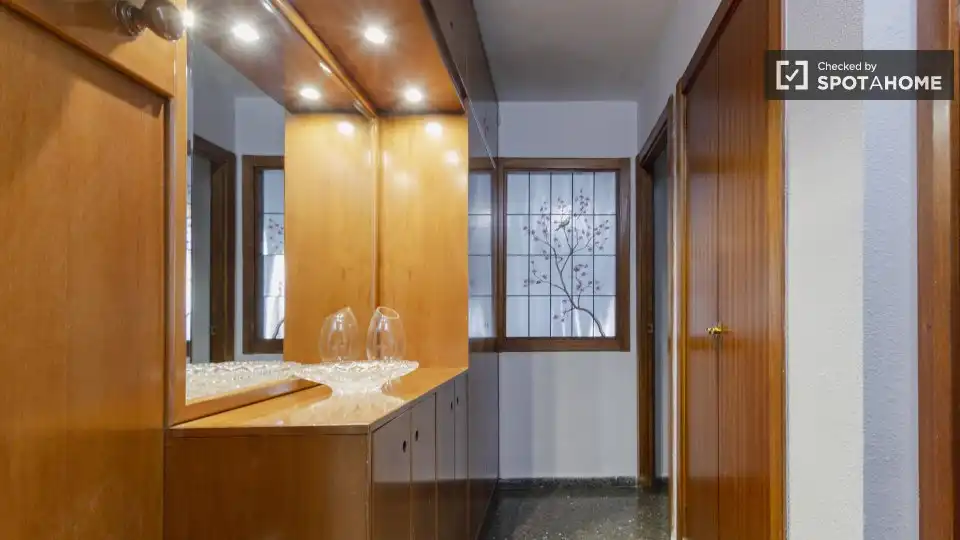 Baño de Piso de alquiler en Valencia con Aire acondicionado, Calefacción y Amueblado