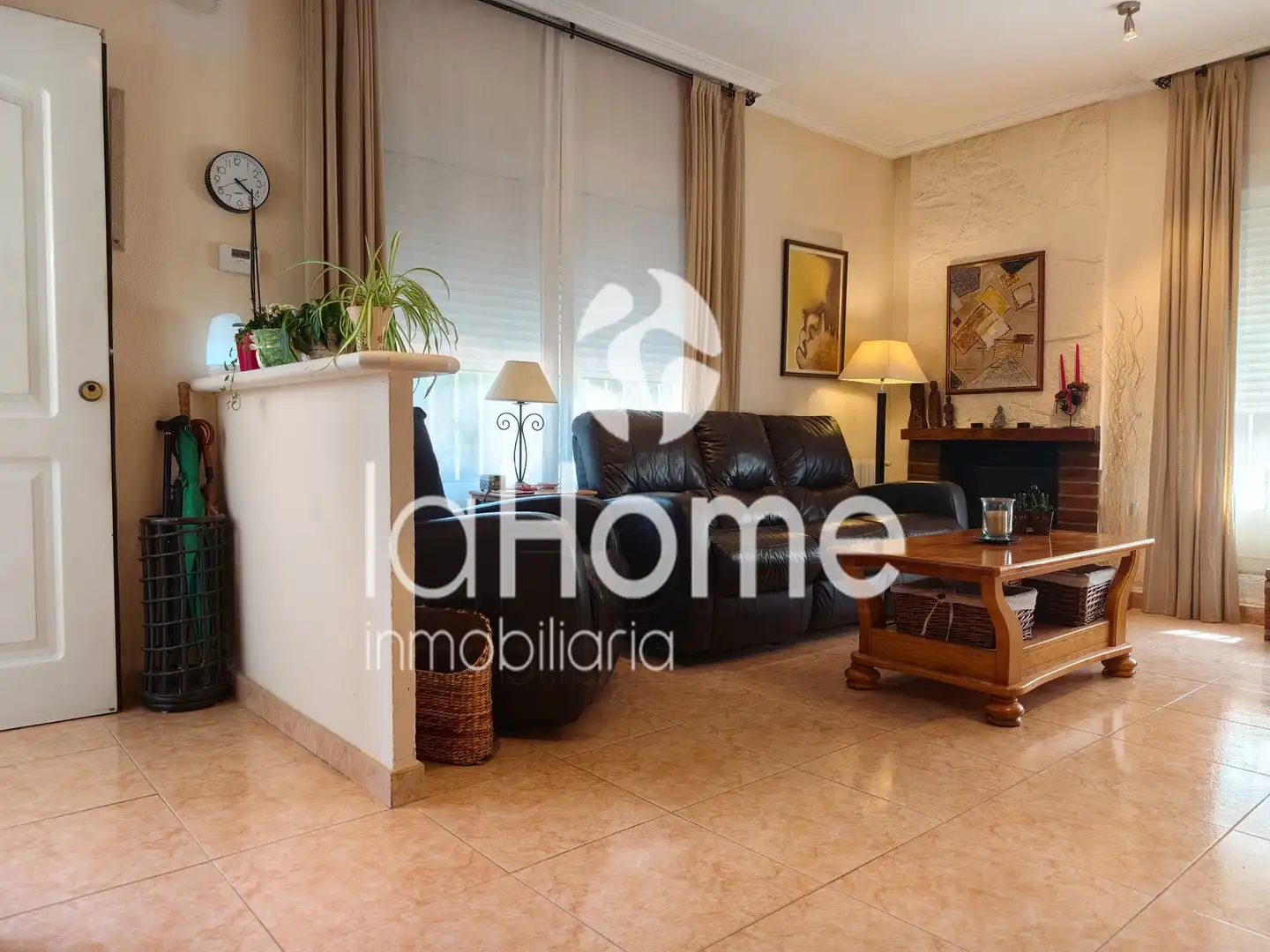 Sala de estar de Casa o chalet en venta en L'Eliana con Aire acondicionado, Calefacción y Jardín privado