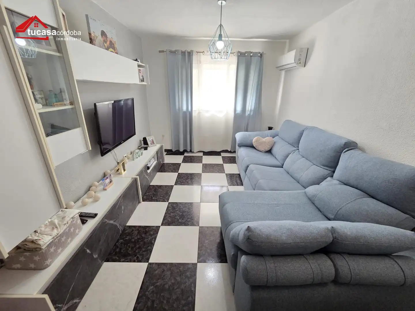 Sala d'estar de Pis en venda en Córdoba amb Aire condicionat i Moblat