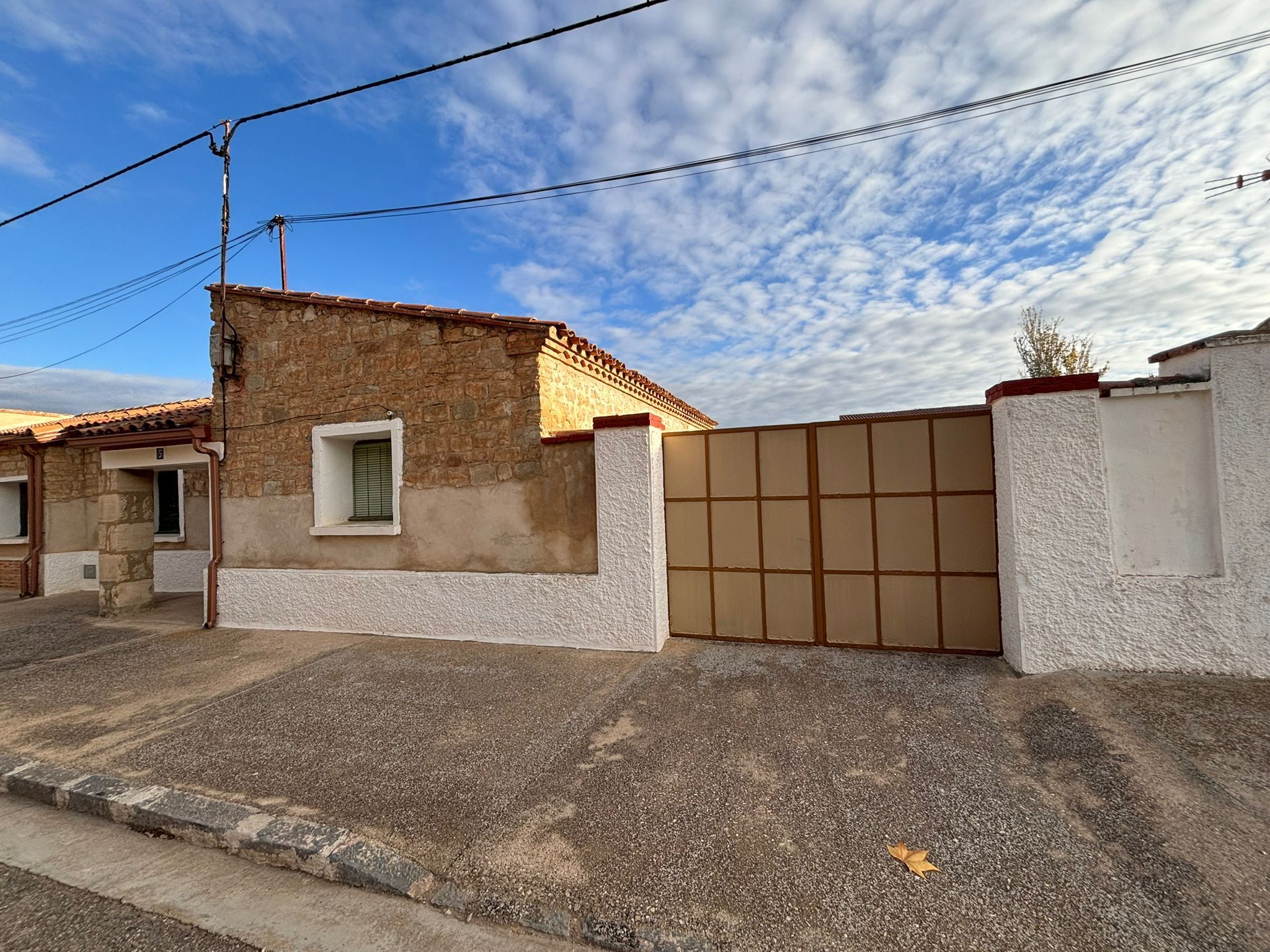 Exterior view of Country house for sale in Sariñena