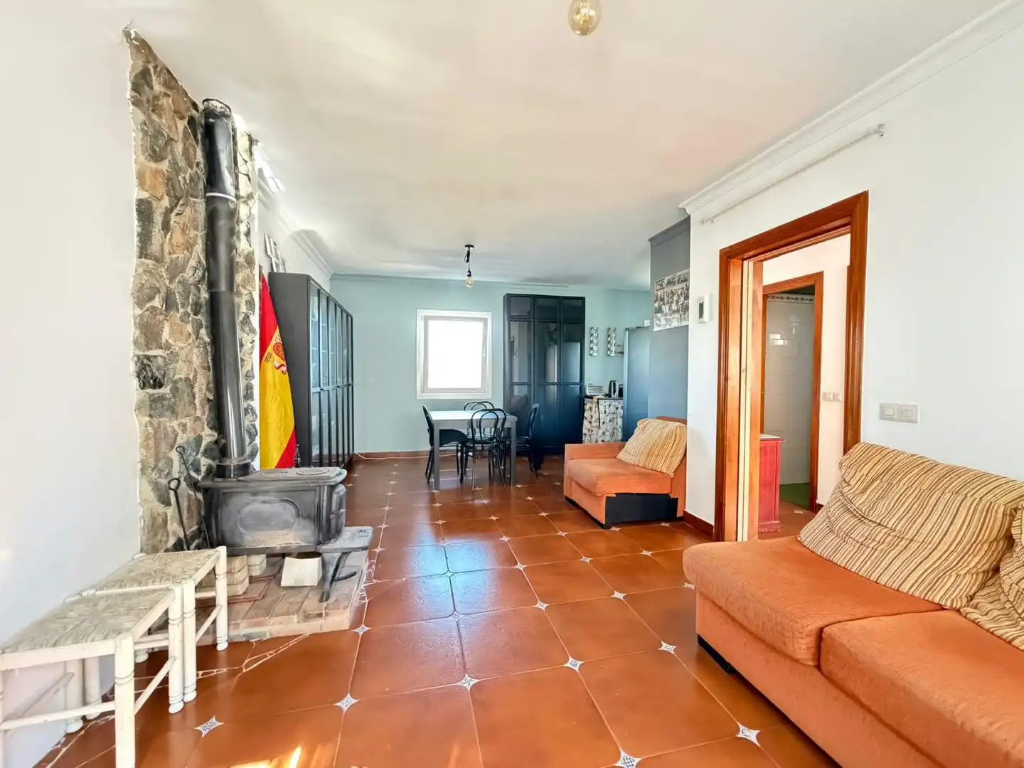 Sala d'estar de Casa adosada en venda en Manilva Pueblo